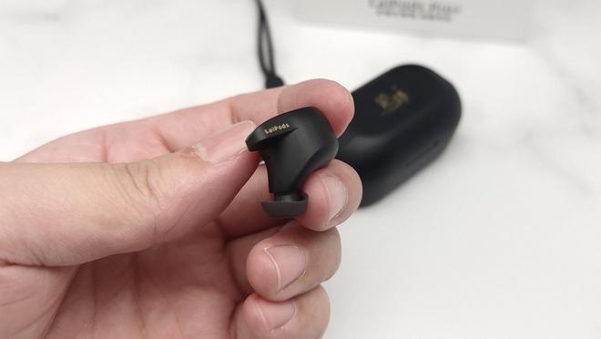 的蓝牙耳机排行：让你生活变得更安静！龙8头号玩家过年好物推荐这3款值得买(图8)