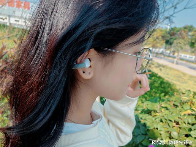 评测：真百元舒适度与清音完美结合！long8登录虹觅Air耳夹式耳机(图2)